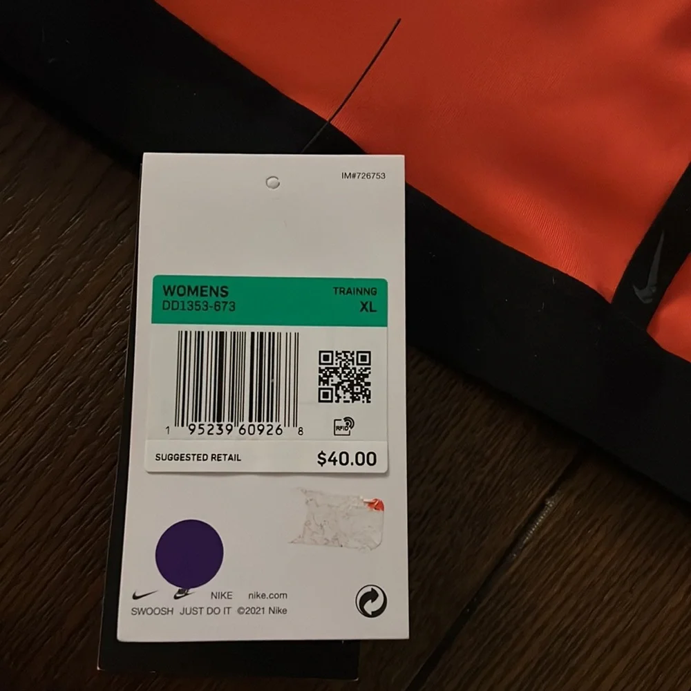 Unattached NWT Nike sports bra - Picture 2 of 3